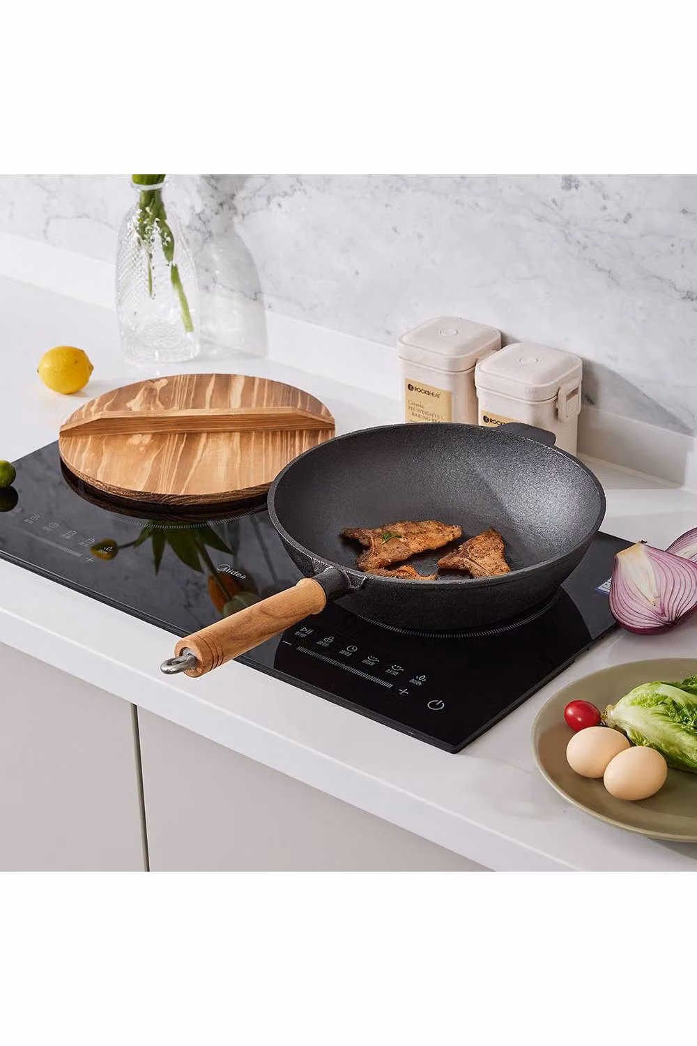 Living and Home Round Cast Iron Sauce Pan, Grill, Frying Wok and Griddle with Wood Handle and Lid, Black, Diameter: 31 cm – 2