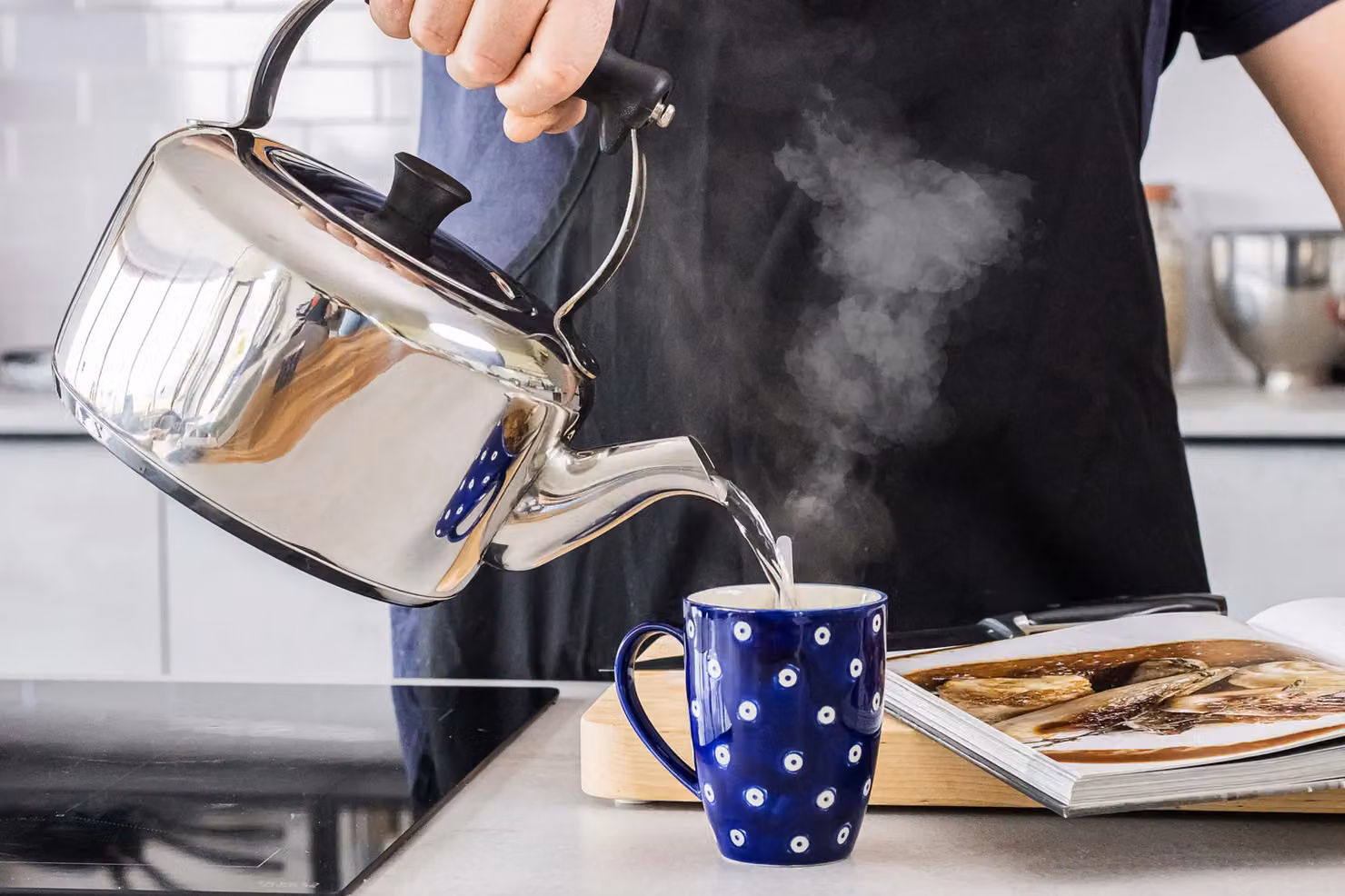La Cafetiere Deluxe Traditional Stainless Steel Kettle, 2 Litres, Metallic Silver – 3