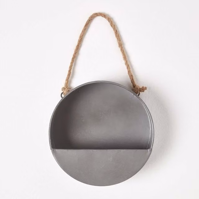 Homescapes Round Metal Hanging Wall Planter in Silver and Grey, Diameter: 8 cm