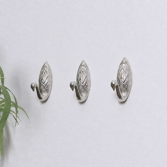 Melody Maison Set of 3 Silver Metal Swan Wall Mounted Hooks