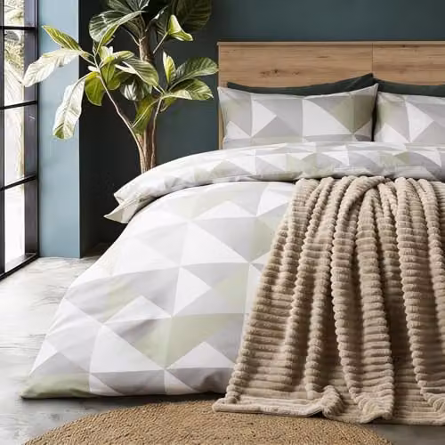 OHS Reversible Geometric Microfibre Duvet Cover Set with Pillowcases, Green, W/D/H: 230 x 220 x 180 cm – 1
