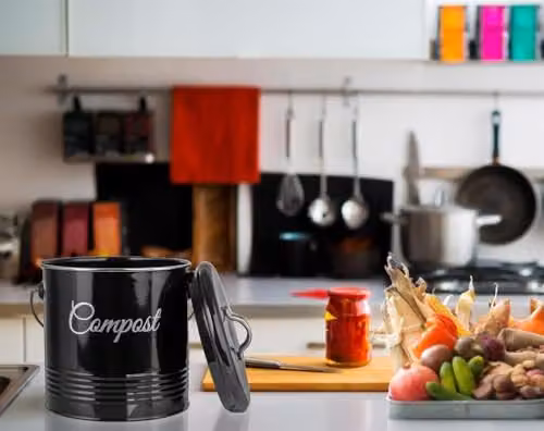 Innoteck Black Retro Metal Kitchen Compost Bin with Charcoal Odour Filter and Carry Handle, 3.6 l – 5