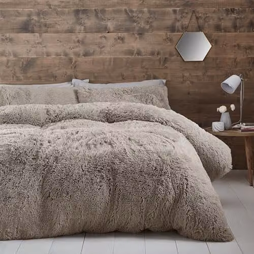 Catherine Lansfield Cuddly Deep Pile Faux Fur Super King Duvet Cover Set with Pillowcases, Beige/Sand, Duvet Cover: 180 x 200 cm, Pillowcases: 50 x 75 cm – 1
