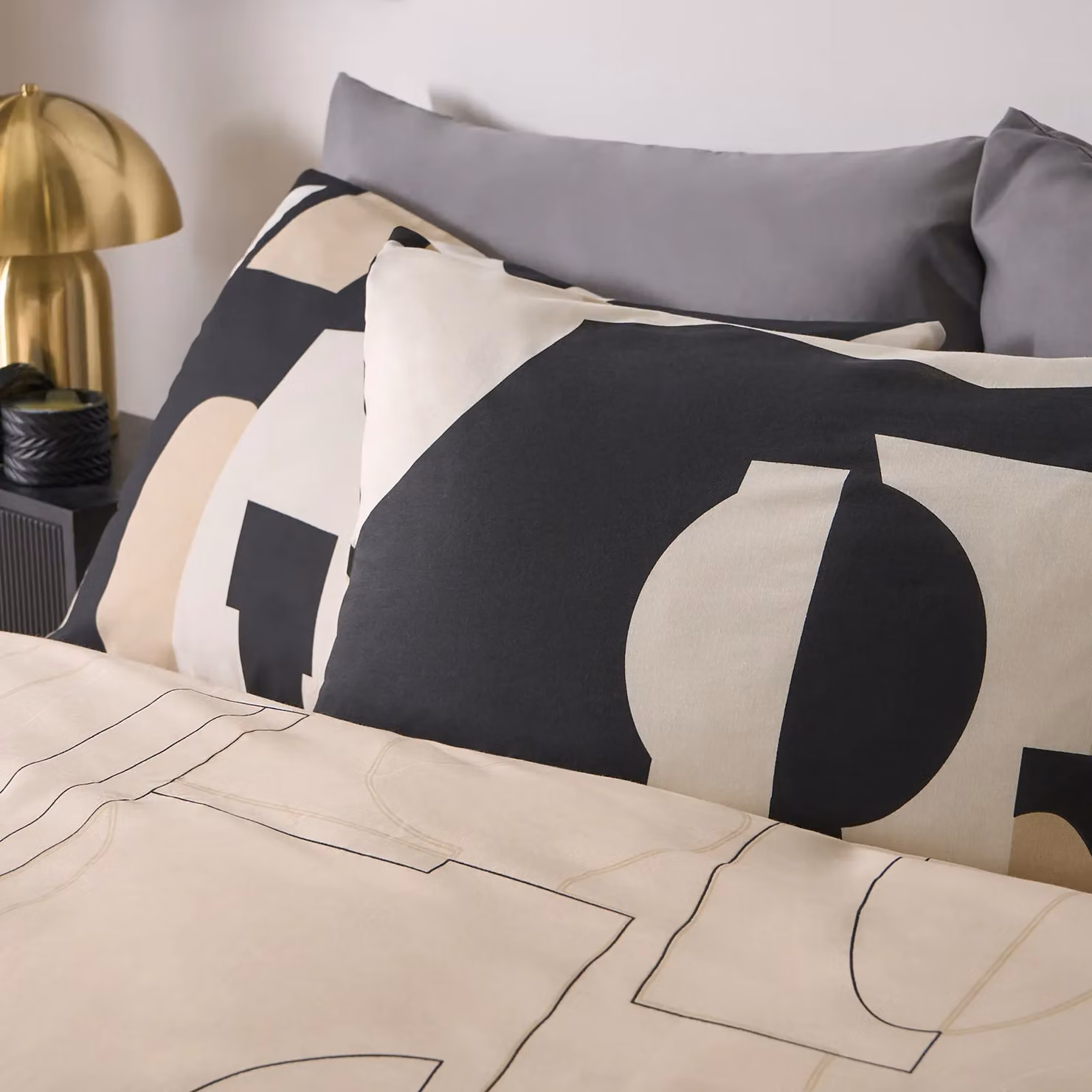 OHS Geo Shapes Double Bedding Set in Black and Beige, including Reversible Duvet Cover and Pillowcases – 9