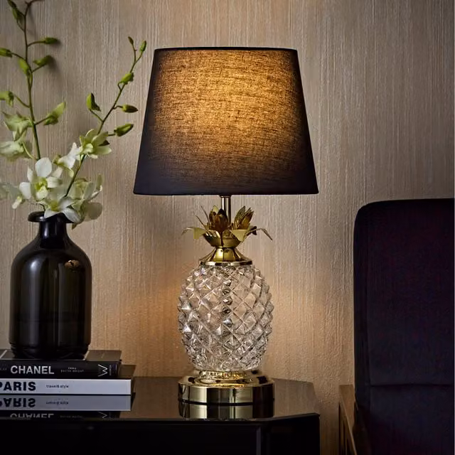 ValueLights Pineapple Table Lamp with Tapered Shade in Gold/Brass