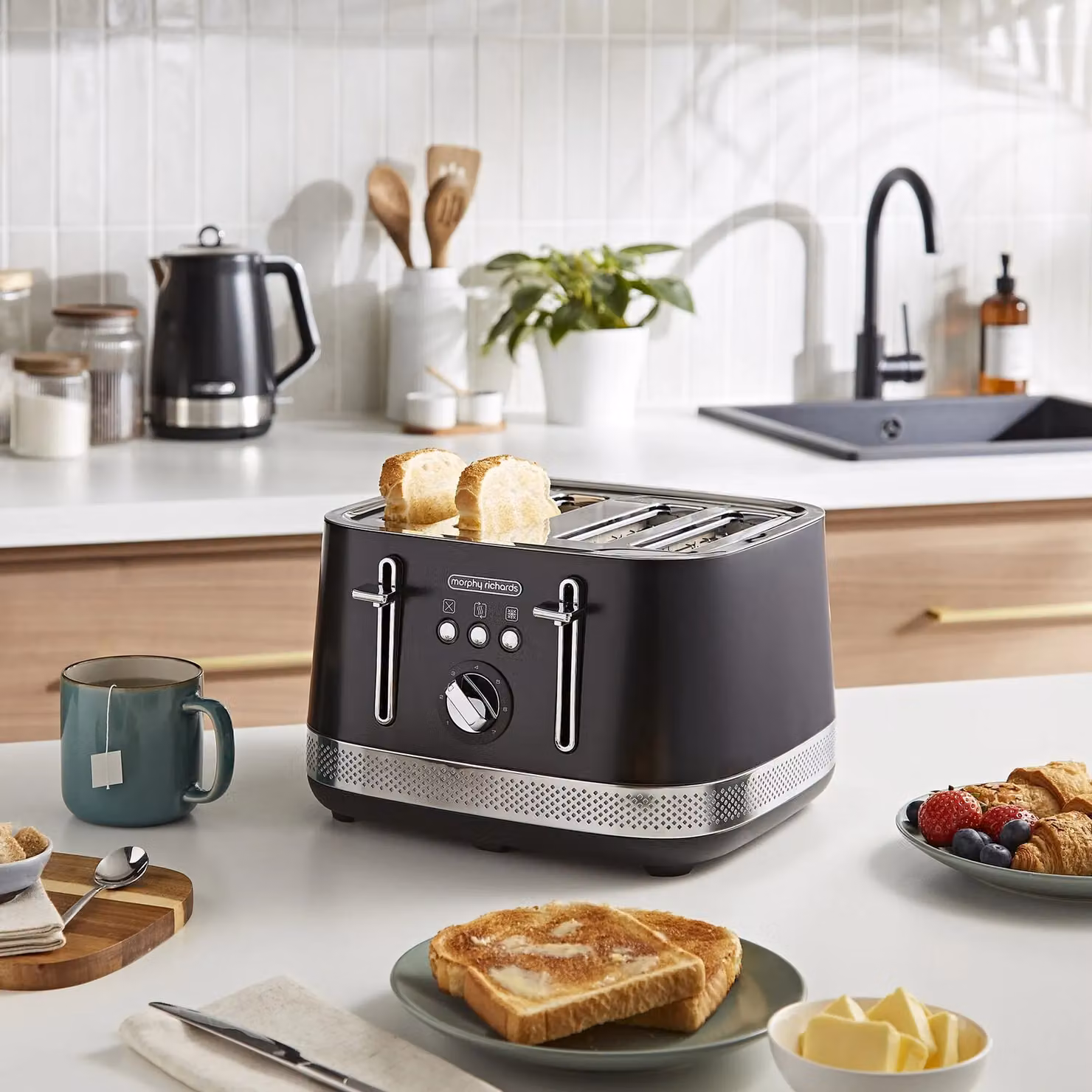 Morphy Richards Illumination 4-Slice Toaster in Black – 2
