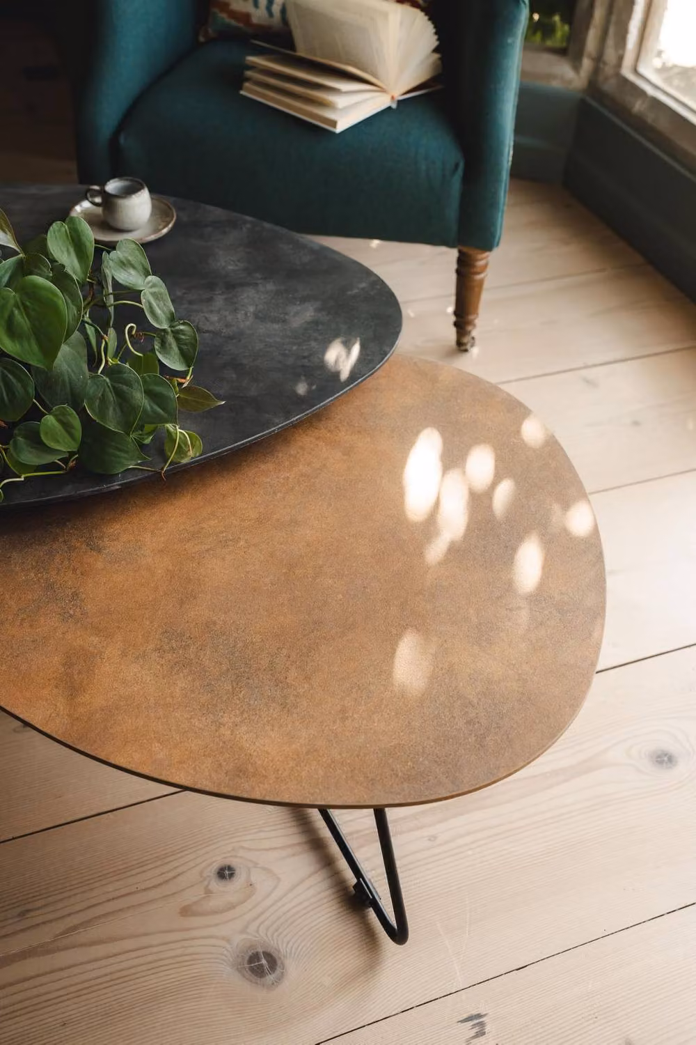 Statement Furniture Bergen Nesting Coffee Table Set in Gold and Black with Irregular Oval Tops – 2