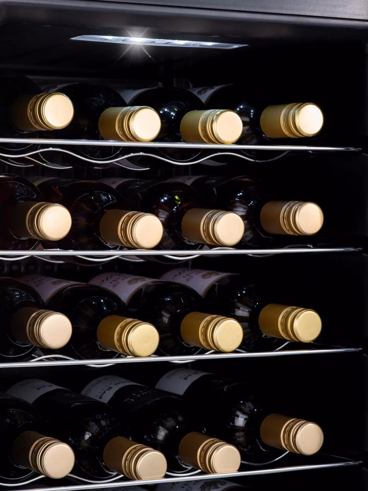 Subcold VIVA28 LED Compressor Wine Cooler in Black, W/D/H: 43.0 x 39.0 x 137.0 cm – 5