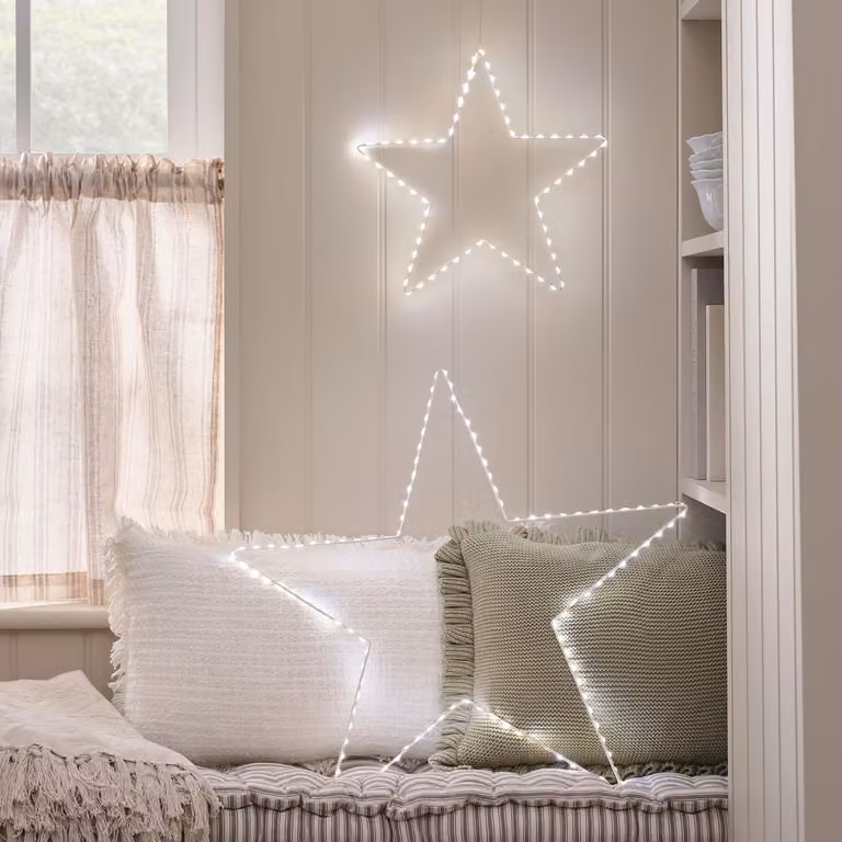 Lights4fun Set of 2 Osby Star Silhouette Dual Colour LED Indoor Christmas Lights in White, Battery Operated with Remote Control and Timer