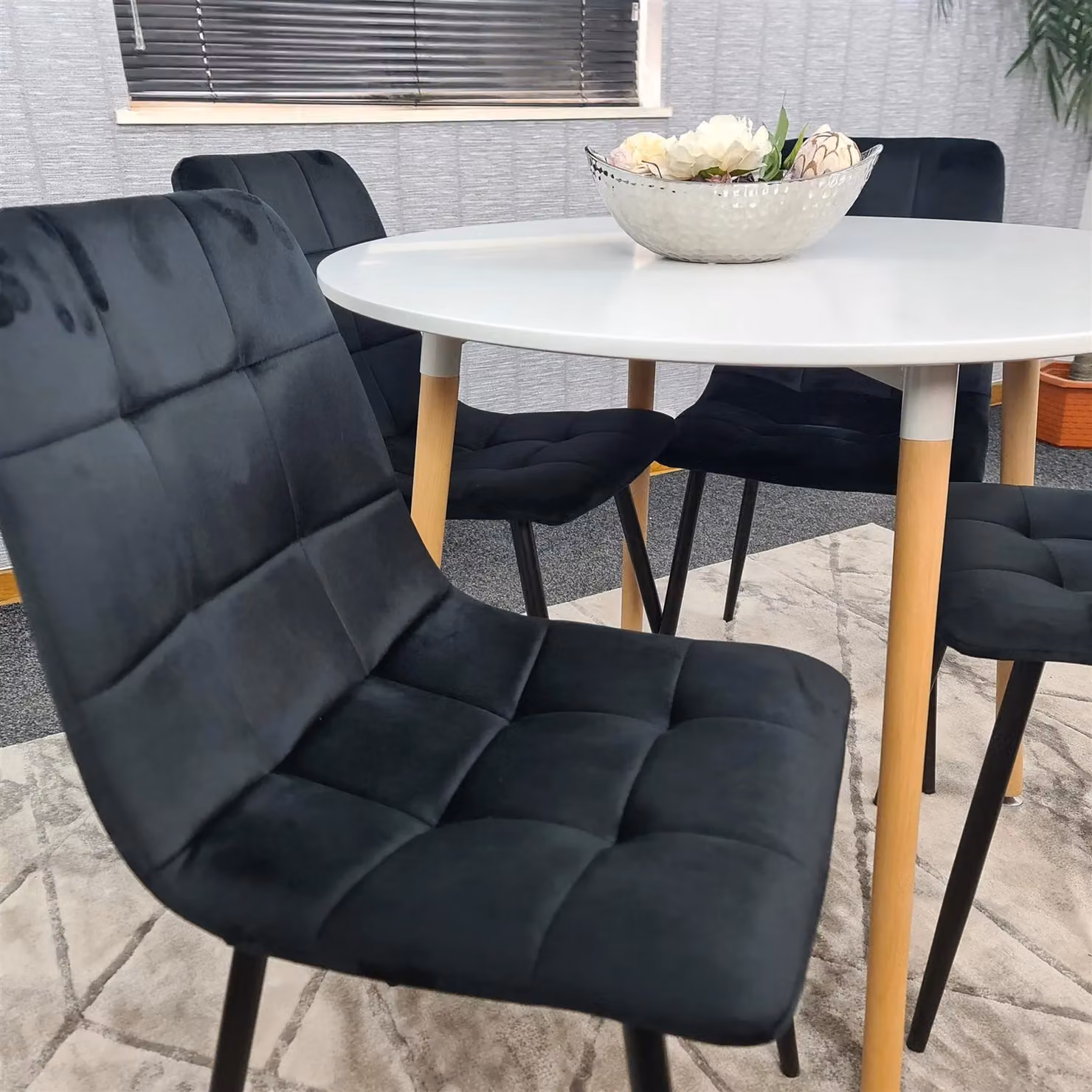 KOSY KOALA Modern Round Dining Table and 4 Black Velvet Chairs Set in Brown – 2