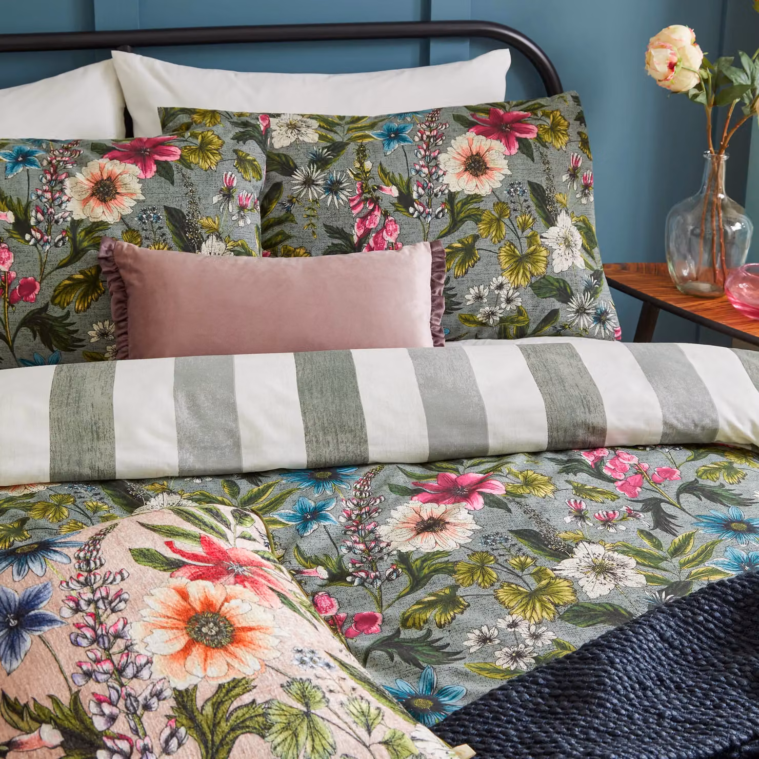 Wylder Nature Hidcote Manor Botanical Floral Cotton Reversible Duvet Cover Set in Petrol Blue, W: 180 cm x H: 200 cm – 2