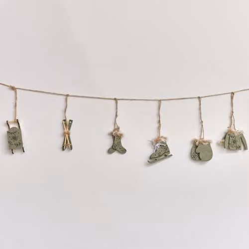Melody Maison Green and White Winter Foliage Garland and Table Scatters, 120 cm – 2