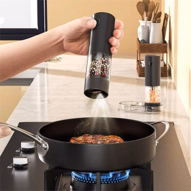 Nordara Rechargeable Electric Salt and Pepper Grinder Set with Ceramic Milling Mechanism in Black and Transparent