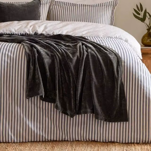 Yard Heavy Chenille Velvet Throw in Anthracite Grey, W: 130 cm, L: 180 cm – 1