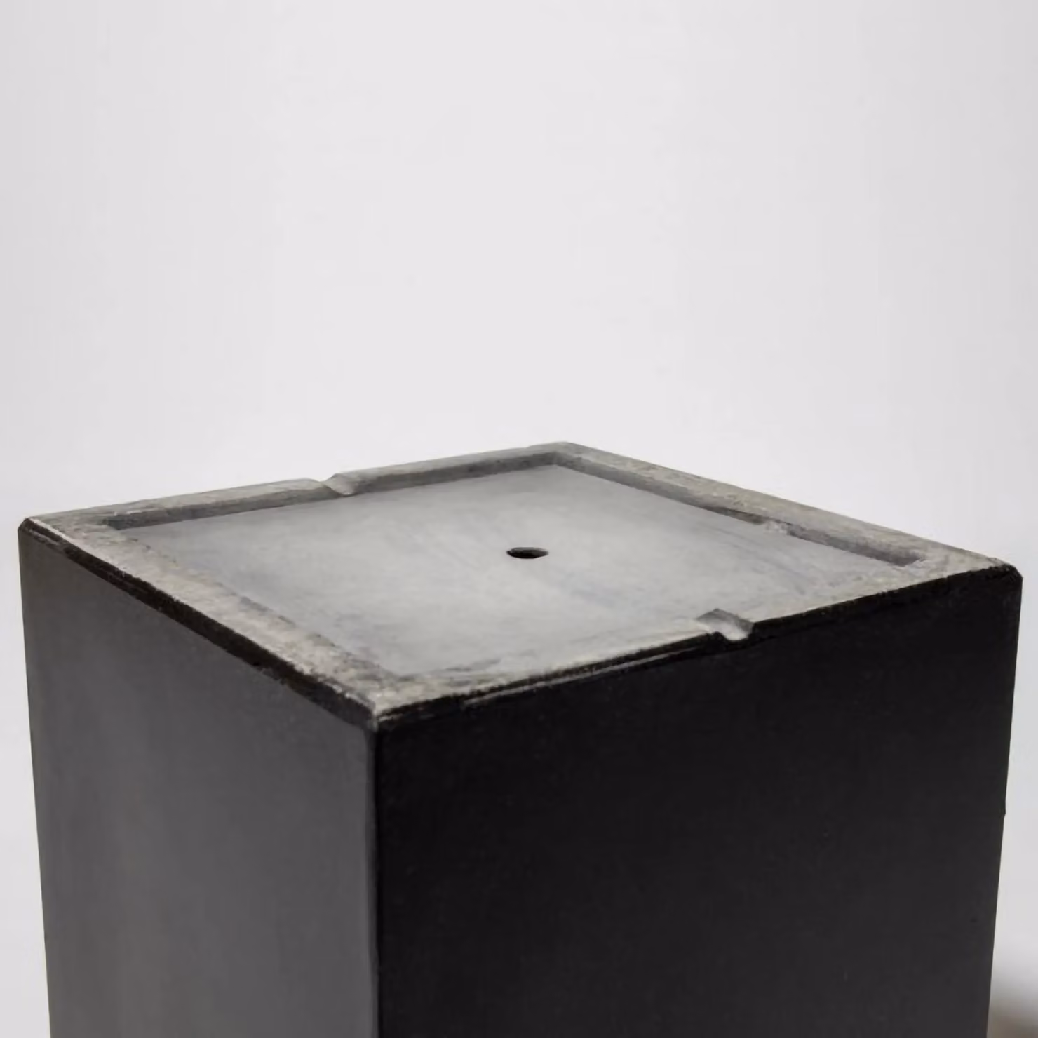 Primrose Fibreglass Cube Planter in Matte Black W/D/H: 60 x 60 x 60 cm – 8