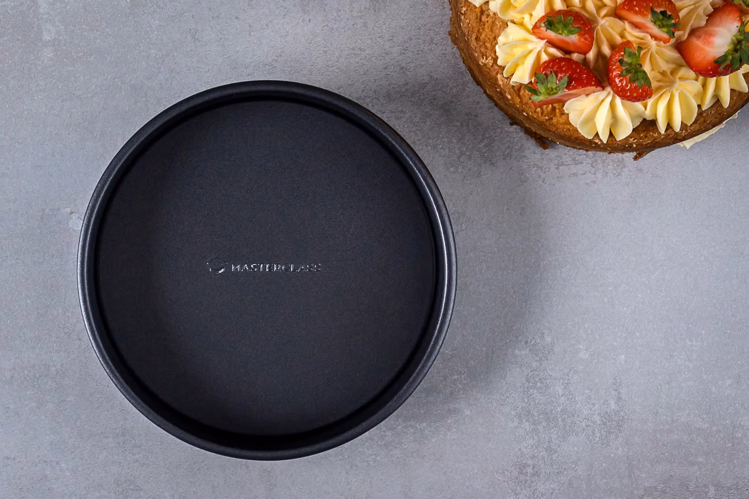 MasterClass Non-Stick Loose Base Round Carbon Steel Cake Tins, Set of 2, Diameter: 23 cm, Anthracite – 3