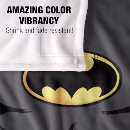 Warner Bros. Batman Costume Tee Super Soft Silky Touch Fleece Throw Blanket, Multicolour, W: 91.44 cm x L: 147 cm – 3