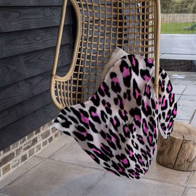 Benjamin Tate Design Pink and Sand Fluffy Leopard Faux Fur Blanket, W/D/H: 120 x 150 cm – 1
