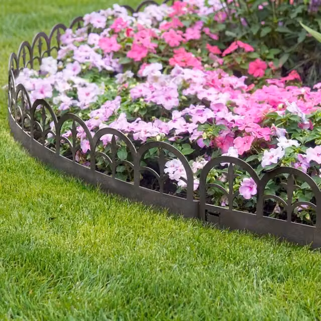Primrose Black Finial Metal Flexible Lawn Edging Kit, 91cm – 1