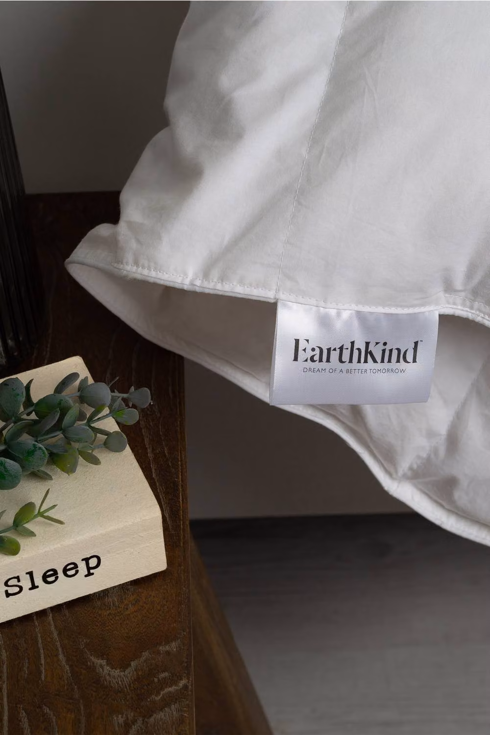 EarthKind White Double Summer Duvet with 4.5 Tog Feather and Down Filling – 4