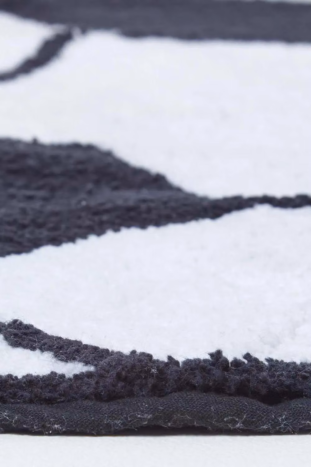 Homescapes Cotton Tufted Football Round Childrens Rug in White and Black, Diameter: 120 cm – 3