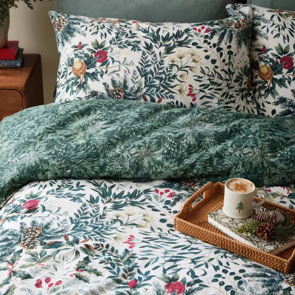 Wylder Winter Foliage Reversible Brushed Cotton Duvet Cover Set in Green, 200 x 200 cm – 2