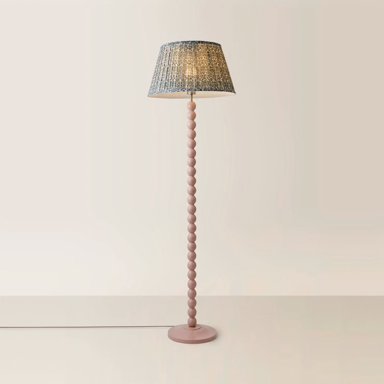 ValueLights Bobbin Floor Lamp with Floral Pleated Taper Shade and Bulb in Pale Pink – 2