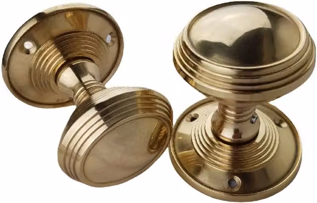 Golden Grace Brass Lined Door Knob Set in Gold and Yellow