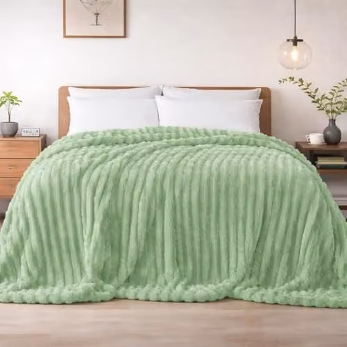 Dyzi Supersoft Ribbed Jacquard Fleece Throw Blanket in Green, W/D/H: 150 x 200 cm – 1