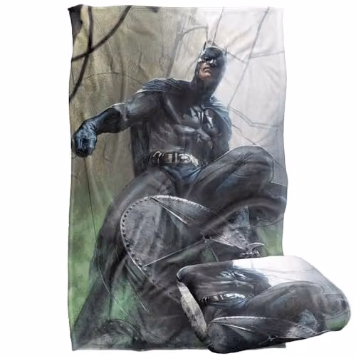 Warner Bros. Batman Green Gas Pose Super Soft Fleece Throw Blanket, W/D/H: 91.44 x 91.44 x 1.47 cm