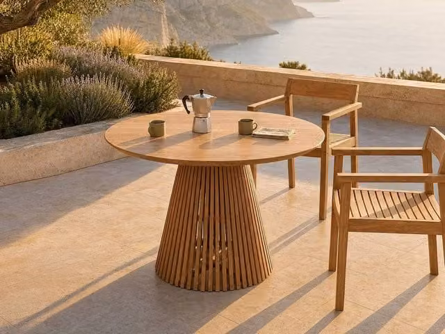 MYLIA TRIANI Teak Garden Dining Table in Light Oak, Diameter: 120 cm – 1