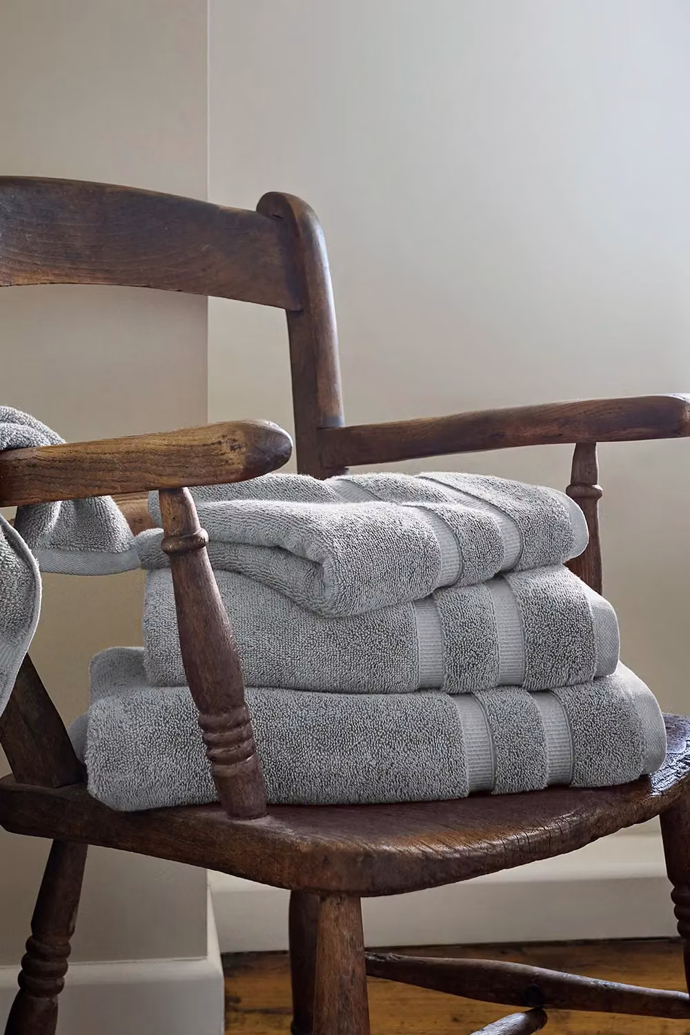 CHRISTY Signum 8 Piece Heavyweight 100% Combed Cotton Towel Bundle in Light Grey – 2