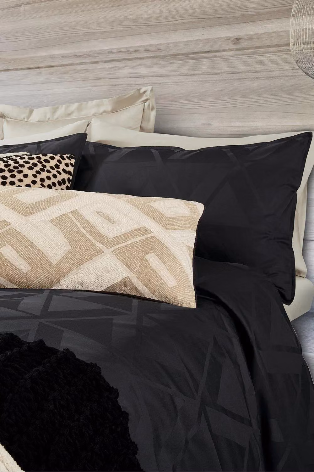 Nalu Nicole Scherzinger Kalama Cotton Jacquard Duvet Cover in Black, Double – 2