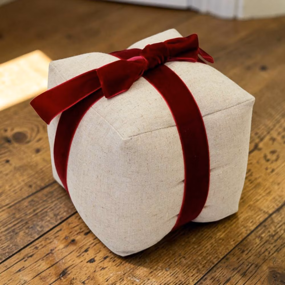 Four Candle Red Velvet Bow Present Shape Christmas Doorstop in Beige and Red – 2