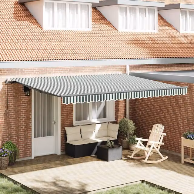 Berkfield Home Manual Retractable Wall-Mounted Awning in Green and White Striped Polyester, W: 450 cm, D: 350 cm