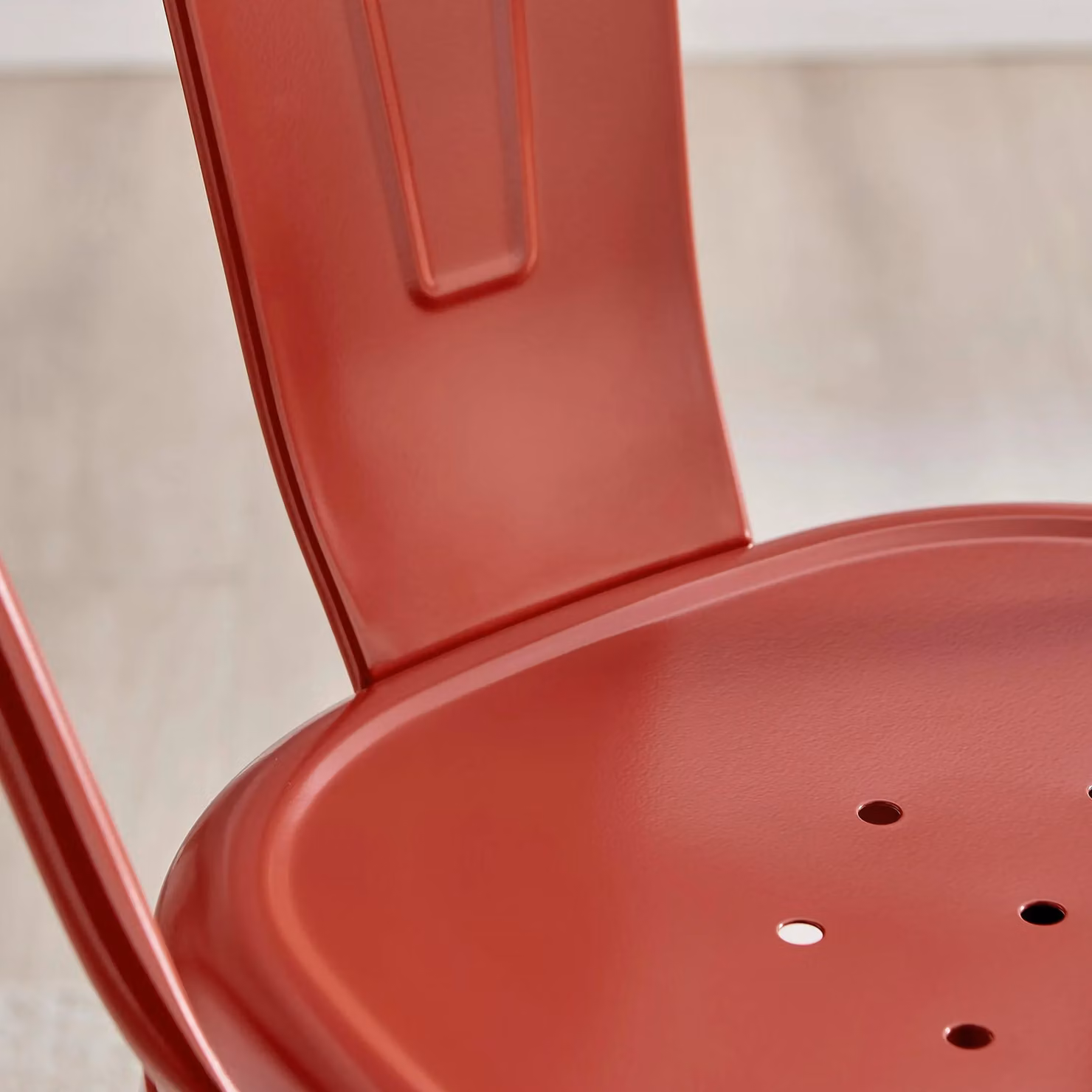 FurnitureboxUK Set of 2 Colton Red Industrial Steel Stackable Tolix Style Dining Chairs – 2