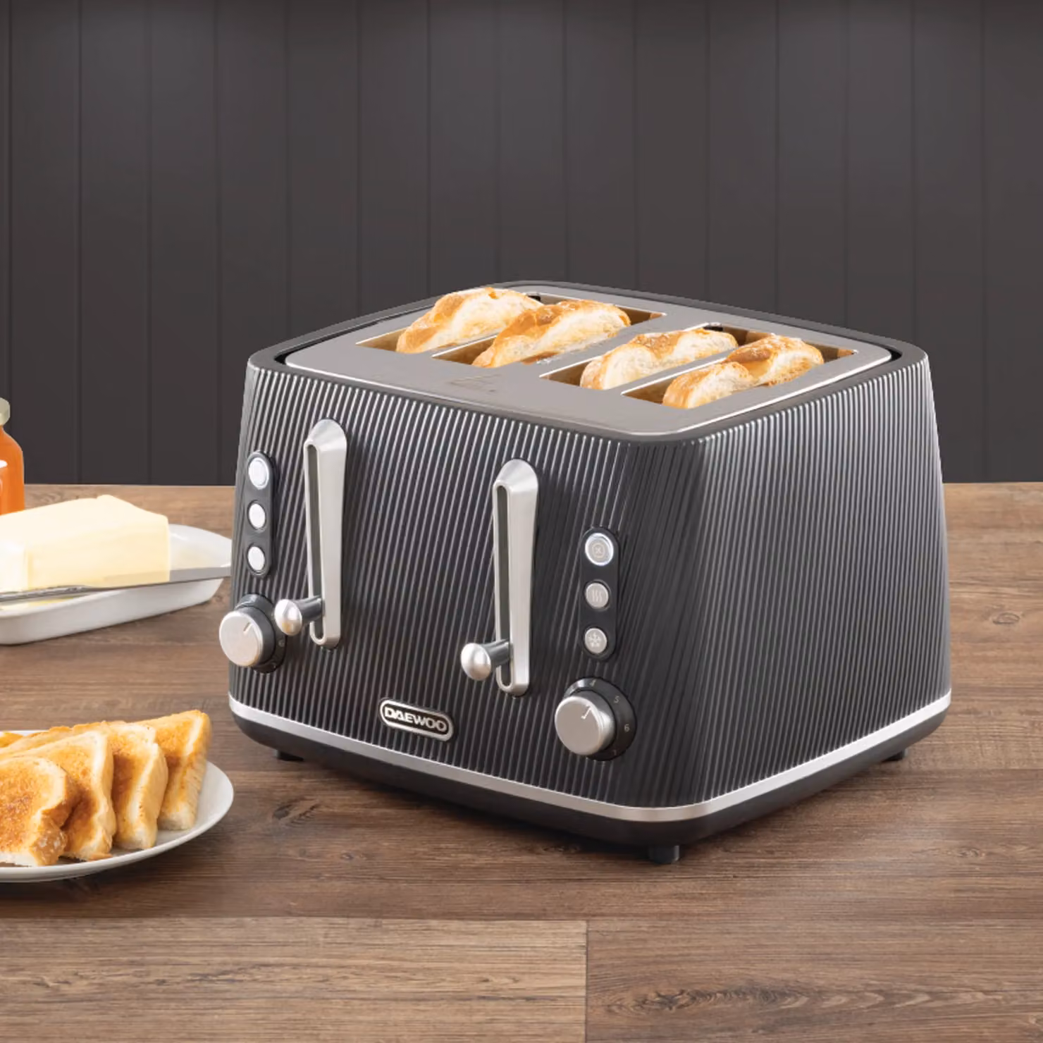 Daewoo Cascade 4-Slice Toaster with Ridge Textured Finish in Black – 2