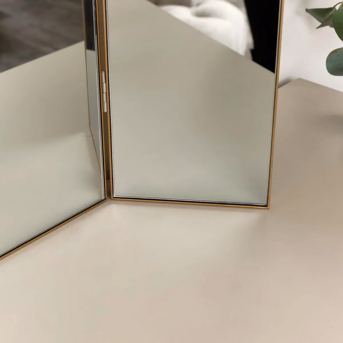Melody Maison Art Deco Gold Dressing Table with Triple Mirror W: 70 cm, D: 60 cm – 2