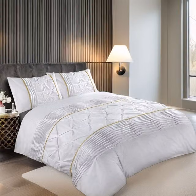 Snug City Modern Pintuck Border Pleated Duvet Cover and Pillowcase Set in White, Single (90 x 200 cm) – 1