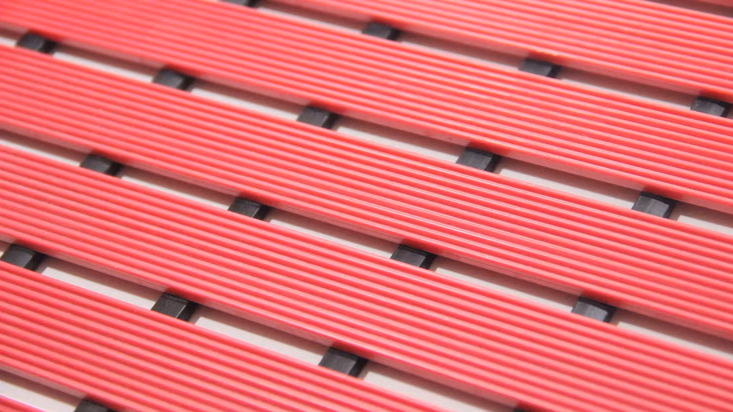 Nicoman Anti-Slip PVC Duckboard Shower Mat in Red, W: 61 cm, D: 43 cm – 2