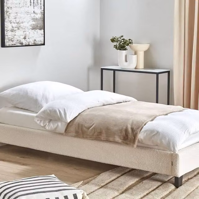 Wyld and Coco Upholstered Single Bed in Beige Boucle, Slatted Frame, W/D/H: 90 x 200 x 29 cm – 1