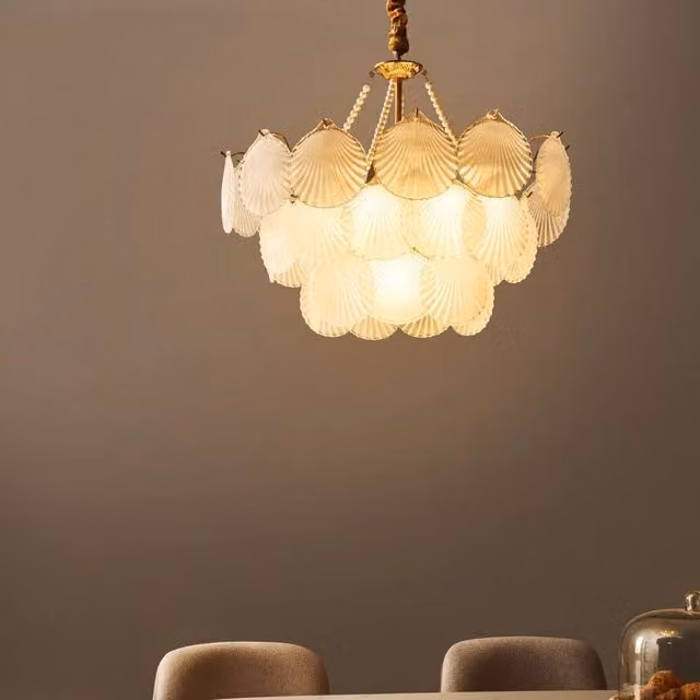 Wyld and Coco Glamour Suspended Chandelier in Bronze and Gold/Brass with Frosted Glass, Diameter: 56 cm – 1