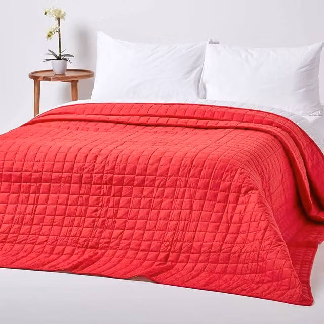 Homescapes Classic Reversible Quilted Cotton Bedspread in Red and White