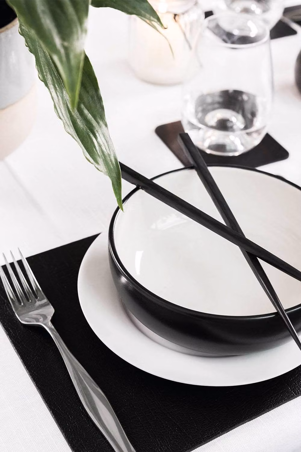 Lara May Set of 8 Black Reprocessed Leather Placemats and 8 Leather Coasters – 3