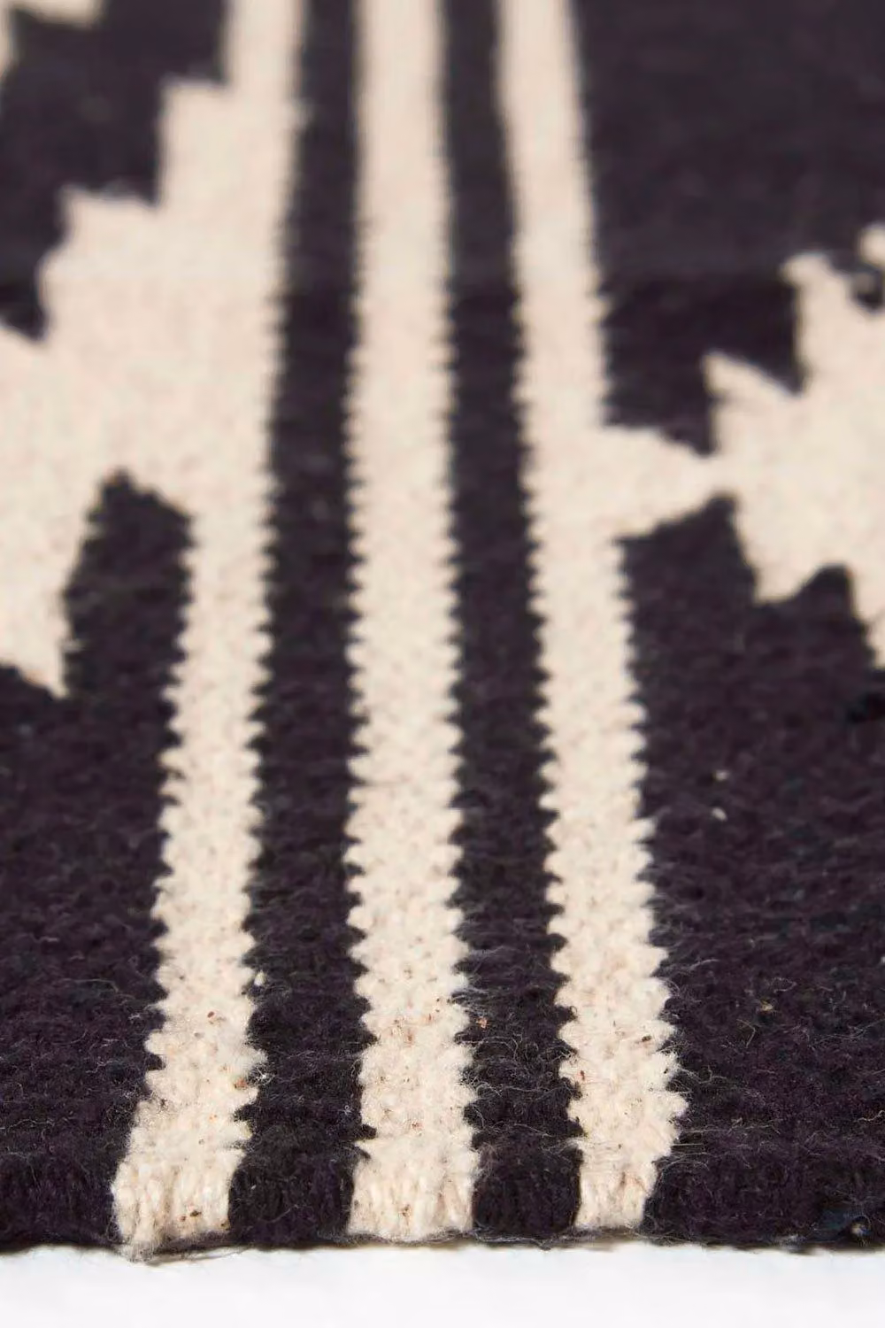 Homescapes Dinan Black & White Cotton Kilim Rug, W 90 cm x L 150 cm – 4