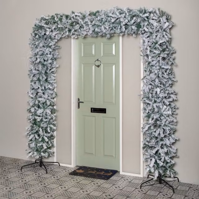 Samuel Alexander 2.30m Snow Flocked Christmas Tree with 2000 Tips, White and Green – 1