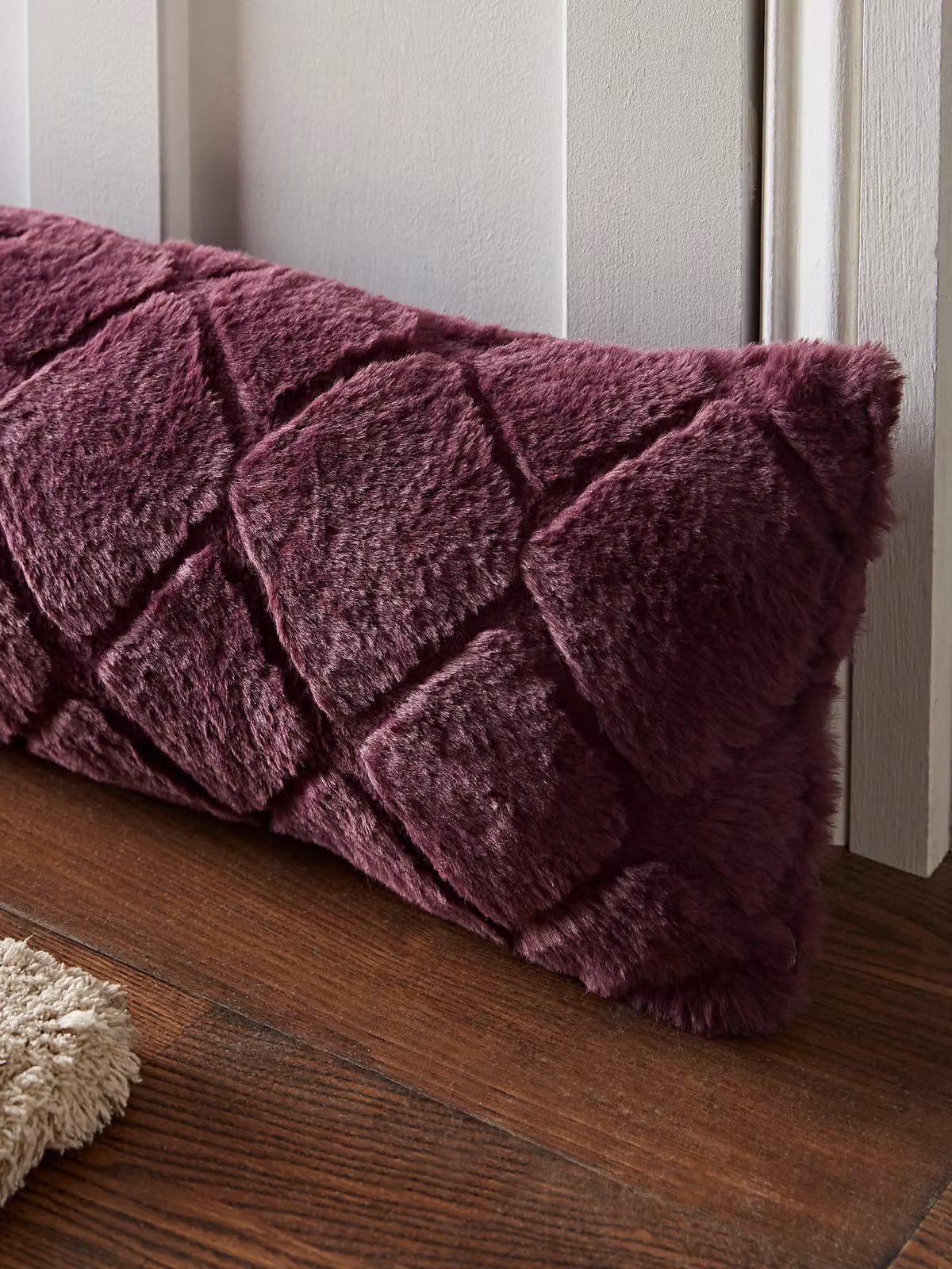 Catherine Lansfield Cosy Diamond Faux Fur Draught Excluder in Purple – 2