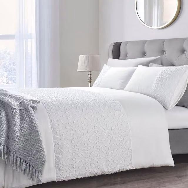 Intimates Contemporary Tuft Panel Duvet Set and Pillowcase in White, W/D/H: 90 x 200 cm