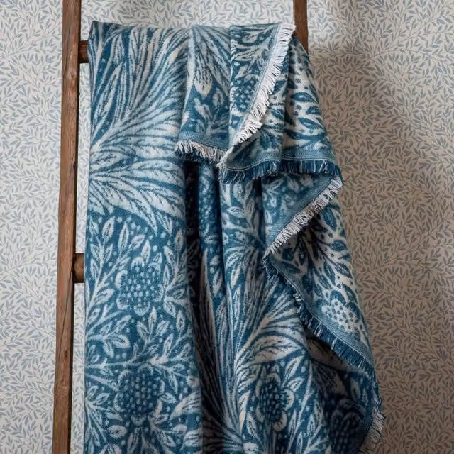 Morris & Co. Blue Jacquard Throw with Fringes, W/D/H: 130 x 170 cm