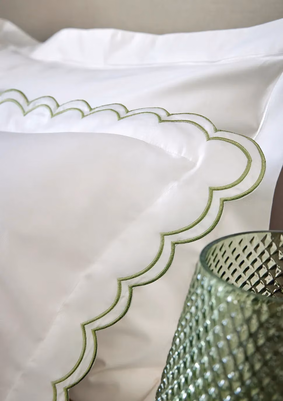 Christy Scallop Edge Cotton Sateen Duvet Cover and Pillowcase Set in Green, W/D/H: 200 x 200 cm – 3